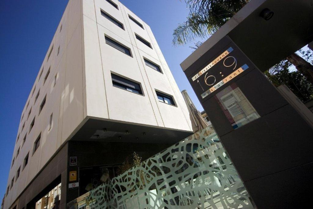 Apartamentos 16:9 Suites Almería Exteriör bild